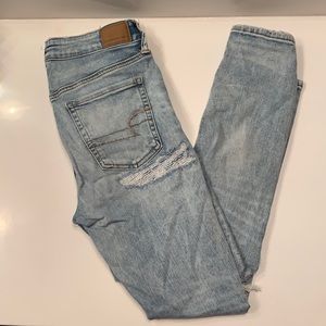 American Eagle Jeans light wash size 8 short ripped